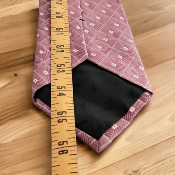 Kenneth Cole Dusty Mauve Rose Textured Executive Geometric Mens Suit Silk Tie - Picture 8 of 9